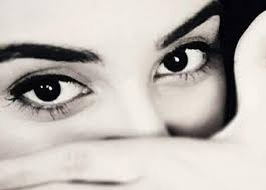 آنکھوں کے خالی پن نے سب کہہ دیا