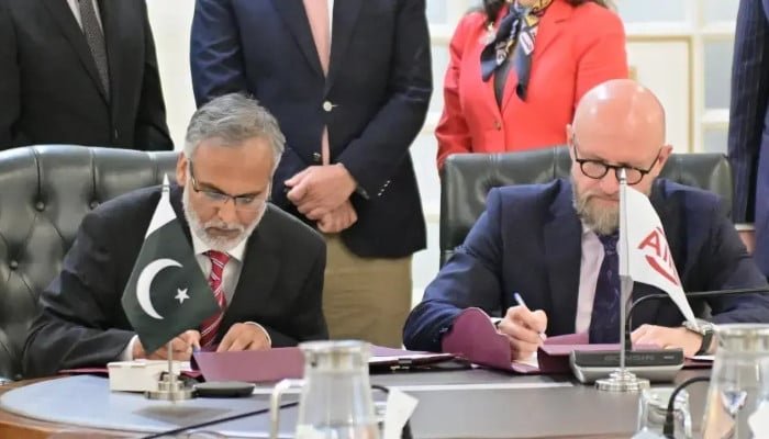 پاکستان، AIIB کے درمیان N-5 ہائی وے کی تعمیر نو کے لیے 320 ملین ڈالر سے زائد کے قرض کے معاہدے پر دستخط ہوئے۔