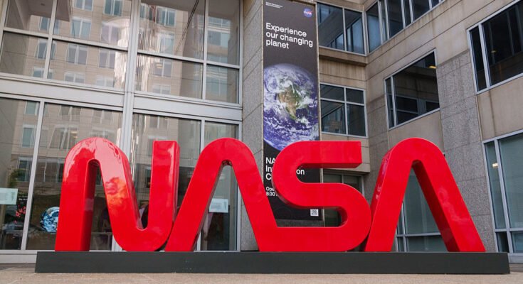 بڑے اہداف کے حصول کے لیے، NASA اپنی تنظیم کو ہموار کرنے کی کوشش کرتا ہے۔