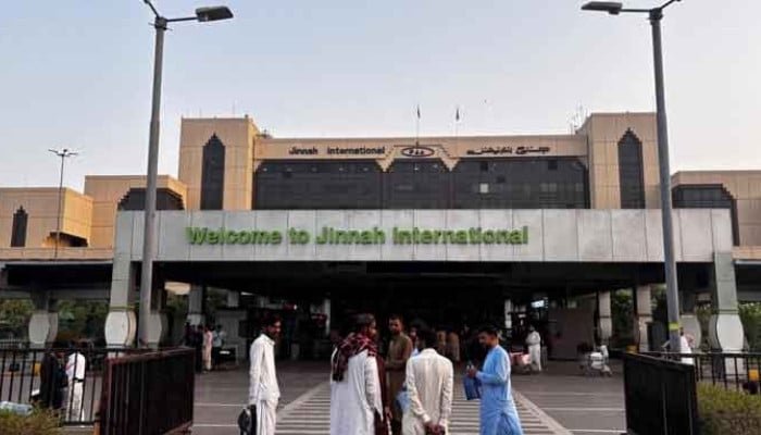 سندھ نے کراچی ایئرپورٹ پر ایبولا سے بچاؤ کے اقدامات کو تیز کر دیا۔