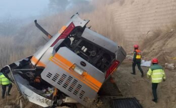 5000 روپے کے چالان کے بعد مشتعل ڈرائیور نے بس دریائے جہلم میں گرادی
