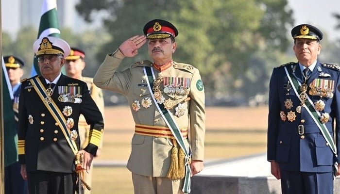 پاکستان کی مسلح افواج نے ایٹمی تجربات کی 28ویں سالگرہ پر دفاعی عہد کا اعادہ کیا۔