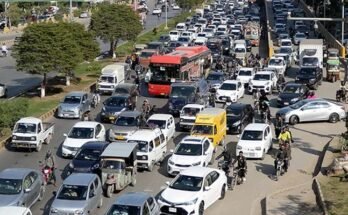 یکم جون سے کراچی کے شارع فیصل پر لین کی خلاف ورزی پر ای چالان