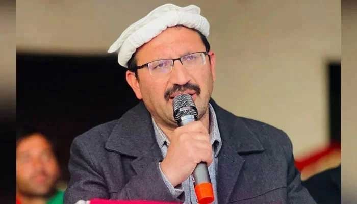 اس تصویر میں پاکستان تحریک انصاف کے صوبائی صدر جنید اکبر نظر آ رہے ہیں۔ — فیس بک @ جنید اکبر خان/فائل