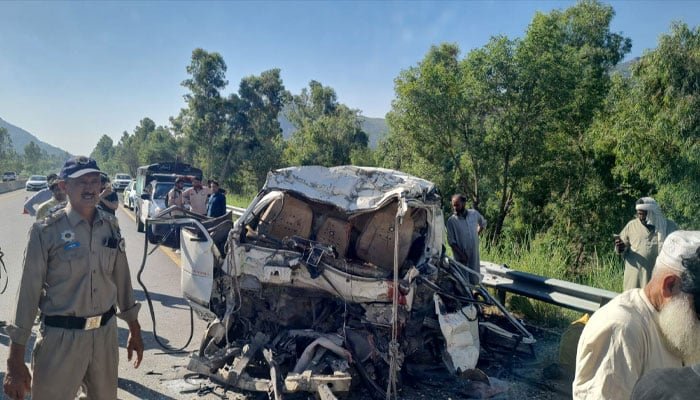 یہ تصویر 25 مئی 2026 کو سوات موٹر وے پر حادثے کی جگہ کو دکھاتی ہے۔— رپورٹر
