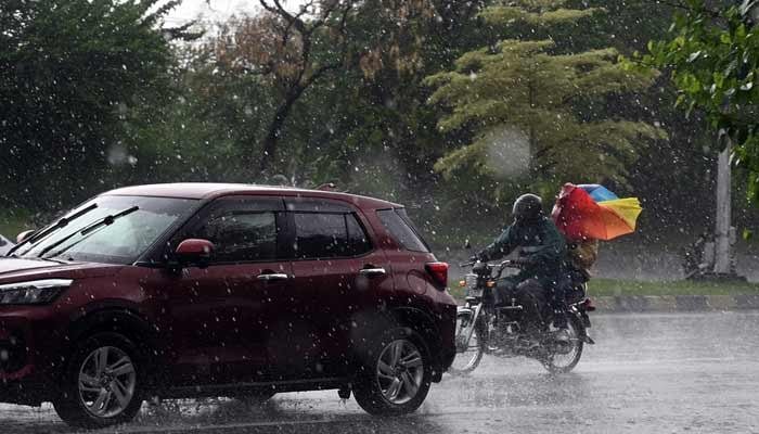 2 سے 5 جون تک ملک کے بالائی علاقوں میں بارش اور گرج چمک کے ساتھ بارش کا امکان: پی ایم ڈی