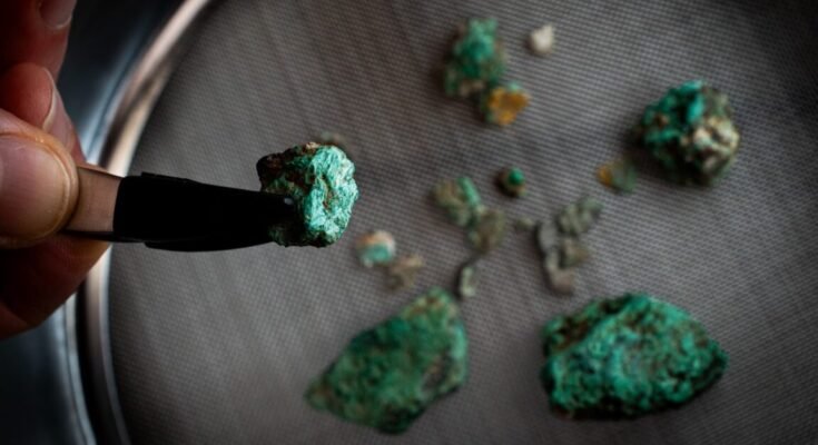 Malachite fragments, a mineral rich in copper, recovered during the excavation works at Cova 338