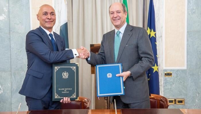 پاکستان اور اٹلی کے درمیان سفارتی پاسپورٹ رکھنے والوں کے لیے ویزا کی شرط ختم کرنے کے معاہدے پر دستخط