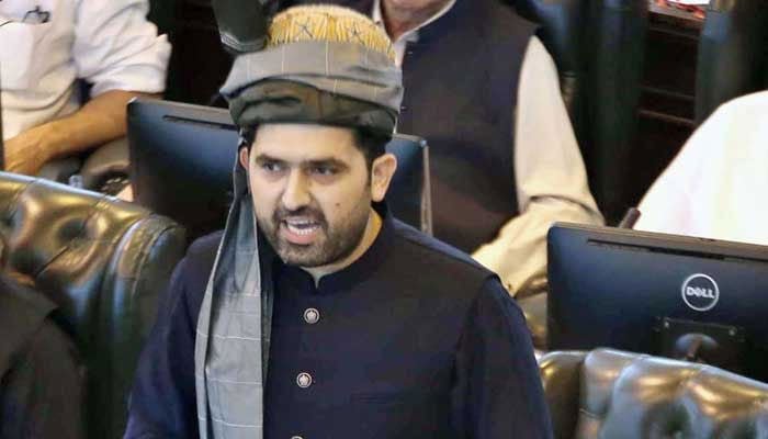 سہیل آفریدی کا کہنا ہے کہ وہ اس وقت تک کے پی کے وزیراعلیٰ رہیں گے جب تک عمران جیل میں نئی ہدایات جاری نہیں کرتے