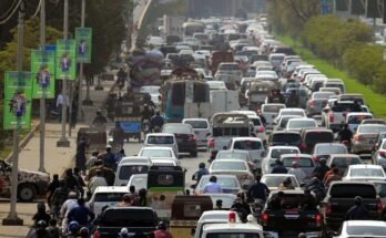 شارع فیصل پر لین کی خلاف ورزی پر 100 کے قریب ای چالان نرمی کے ساتھ جاری
