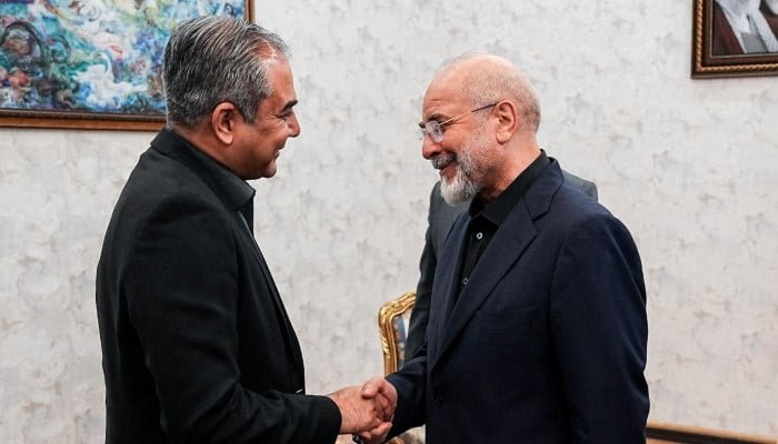 امریکہ ایران مذاکرات کی بحالی کے لیے پاکستان کے دباؤ کے درمیان وزیر داخلہ نقوی تہران پہنچ گئے: ذرائع