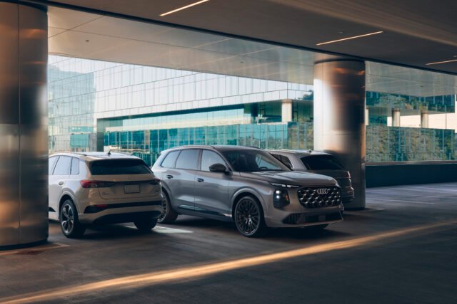 Audi SQ7، کھڑی ہے۔