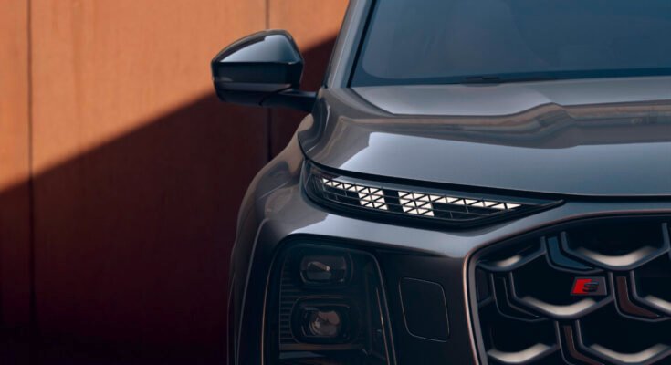 یہ رہا آڈی کی اگلی Q7 SUV اور صرف US-SQ7، اب RS V8 کے ساتھ