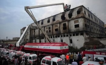 سپریم کورٹ نے بلدیہ ٹاؤن فیکٹری آتشزدگی کیس میں سزائے موت کے 2 مجرموں کو بری کردیا۔