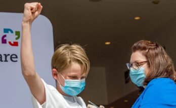 OB-GYNs نے RFK جونیئر کی مداخلت کو مسترد کرتے ہوئے اپنا اپنا ویکسین شیڈول جاری کیا