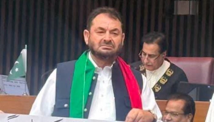 پی ٹی آئی کے ایم این اے اقبال آفریدی پورے بجٹ اجلاس کے لیے معطل