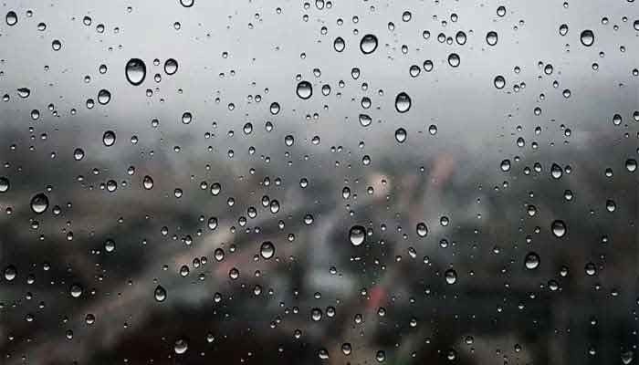 کراچی میں ہلکی بارش سے موسم خوشگوار ہوگیا۔