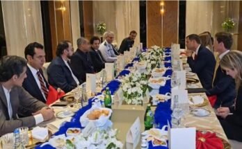برطانوی وزیر نے علاقائی امن و استحکام میں 'تاریخی کردار' پر وزیر اعظم شہباز اور سی ڈی ایف منیر کو سراہا۔