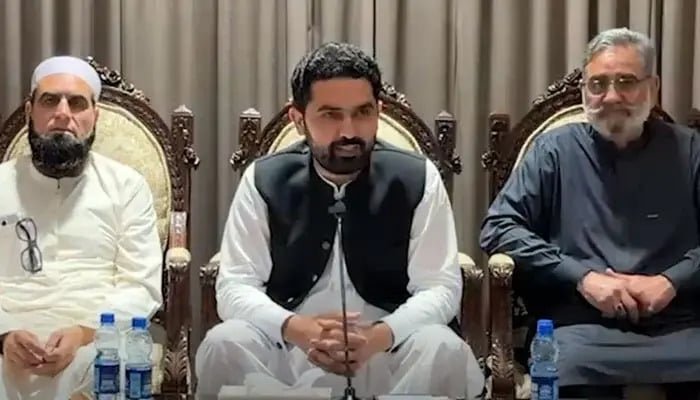 کے پی کے وزیر اعلیٰ سہیل آفریدی 31 مئی 2026 کو کے پی پی ٹی آئی کی پارلیمانی پارٹی کے اجلاس سے خطاب کر رہے ہیں۔