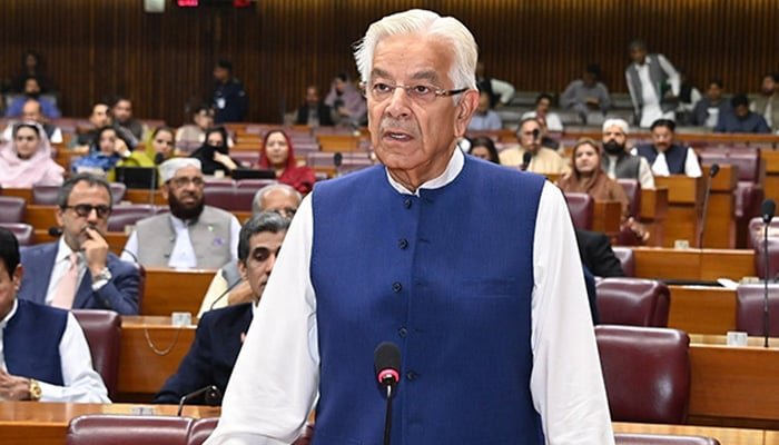 وزیر دفاع خواجہ آصف 15 جون 2026 کو قومی اسمبلی کے اجلاس سے خطاب کر رہے ہیں۔ — Facebook/@NationalAssemblyOfPakistan