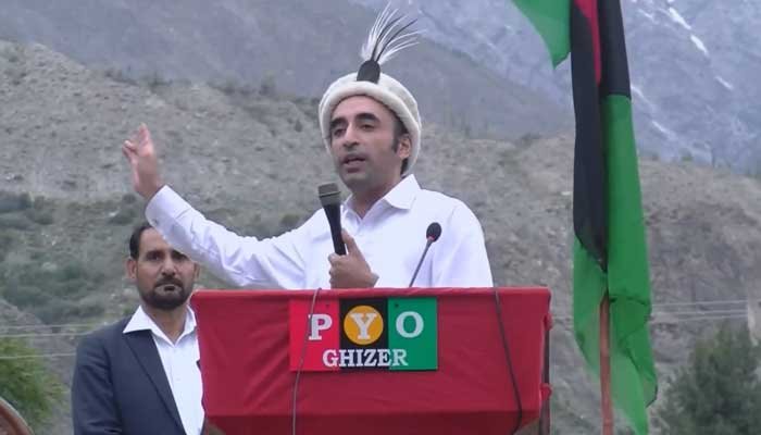 پاکستان پیپلز پارٹی (پی پی پی) کے چیئرمین بلاول بھٹو زرداری 4 جون 2026 کو جی بی ایس غذر میں ایک انتخابی جلسے سے خطاب کر رہے ہیں۔ — X/@MediaCellPPP