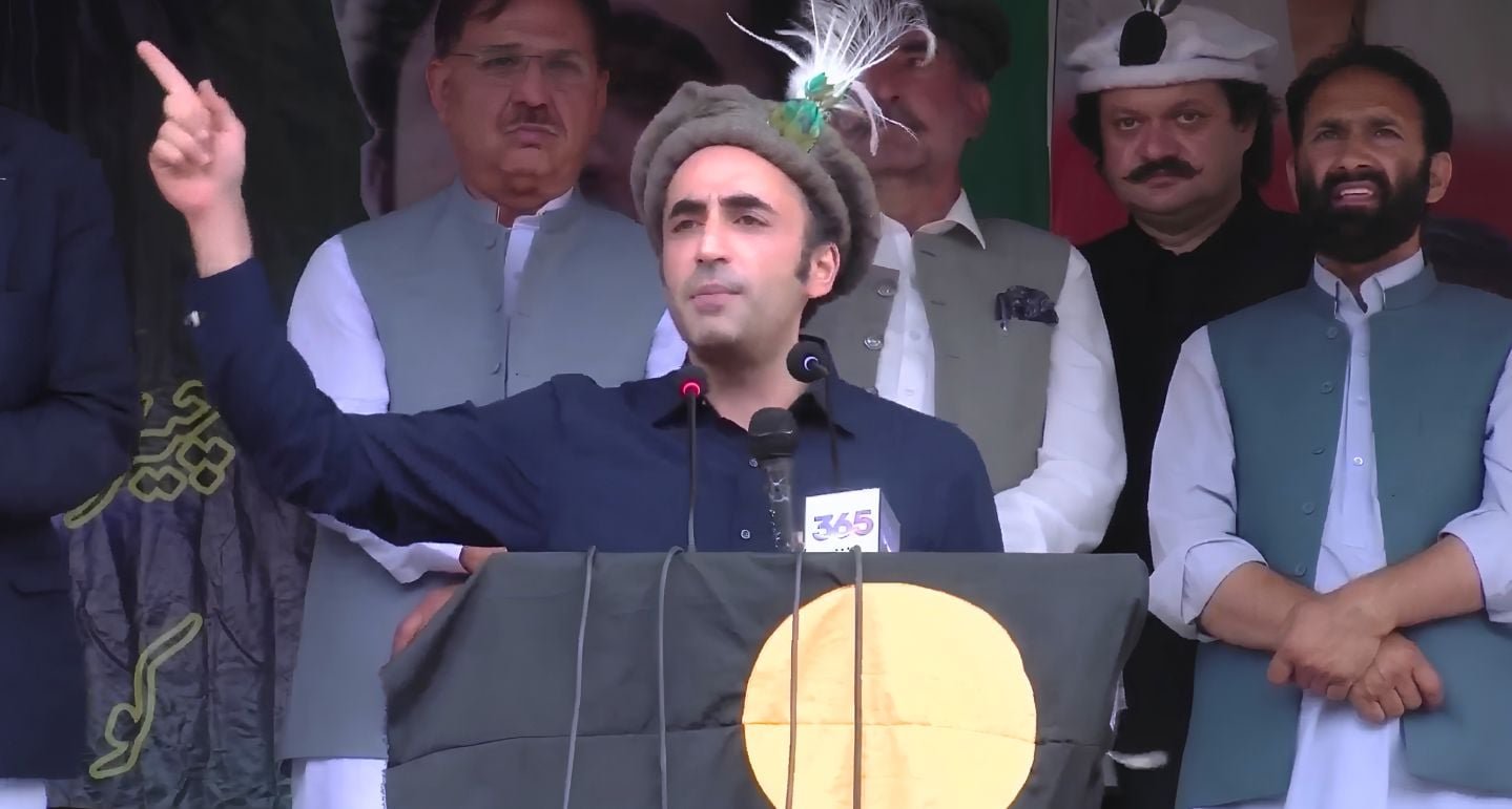 پاکستان پیپلز پارٹی (پی پی پی) کے چیئرمین بلاول بھٹو زرداری 2 جون 2026 کو دیامر، گلگت بلتستان میں ایک انتخابی ریلی سے خطاب کر رہے ہیں۔ — یوٹیوب/جیو نیوز کے ذریعے اسکرین گریب