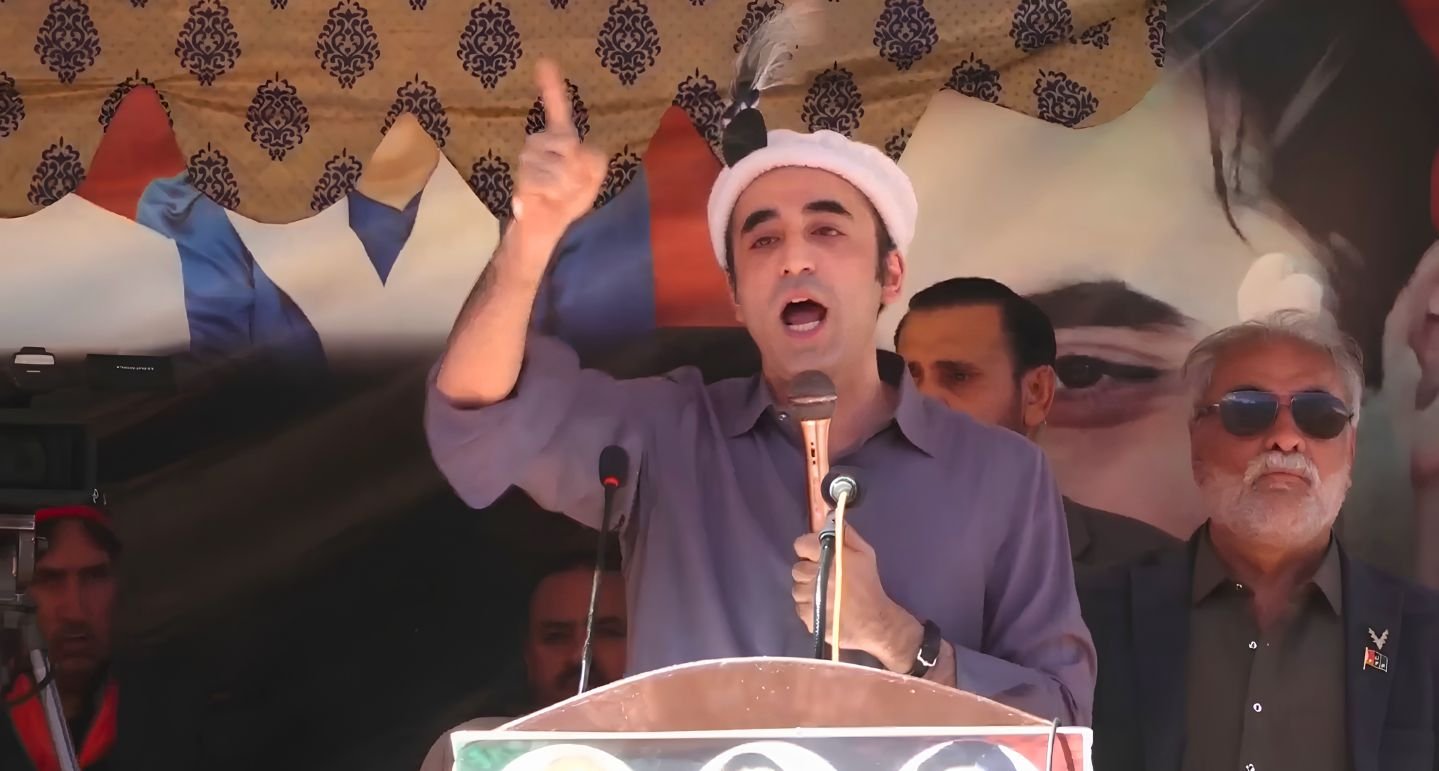 پاکستان پیپلز پارٹی (پی پی پی) کے چیئرمین بلاول بھٹو زرداری یکم جون 2026 کو شگر، گلگت بلتستان میں ایک انتخابی ریلی سے خطاب کر رہے ہیں۔ — یوٹیوب/جیو نیوز کے ذریعے اسکرین گریب