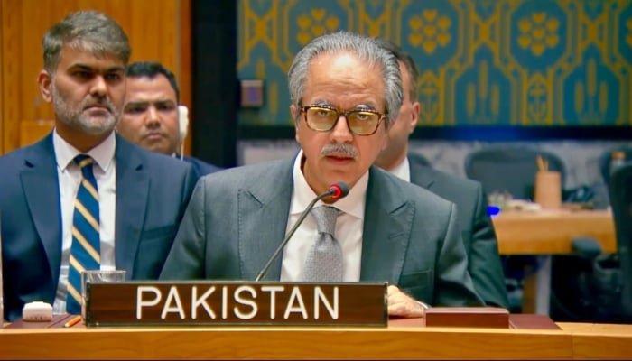 اقوام متحدہ میں پاکستان کے مستقل نمائندے، سفیر عاصم افتخار احمد 9 جون 2026 کو یو این ایس سی کے اجلاس سے خطاب کر رہے ہیں۔ — @PakistanUN_NY